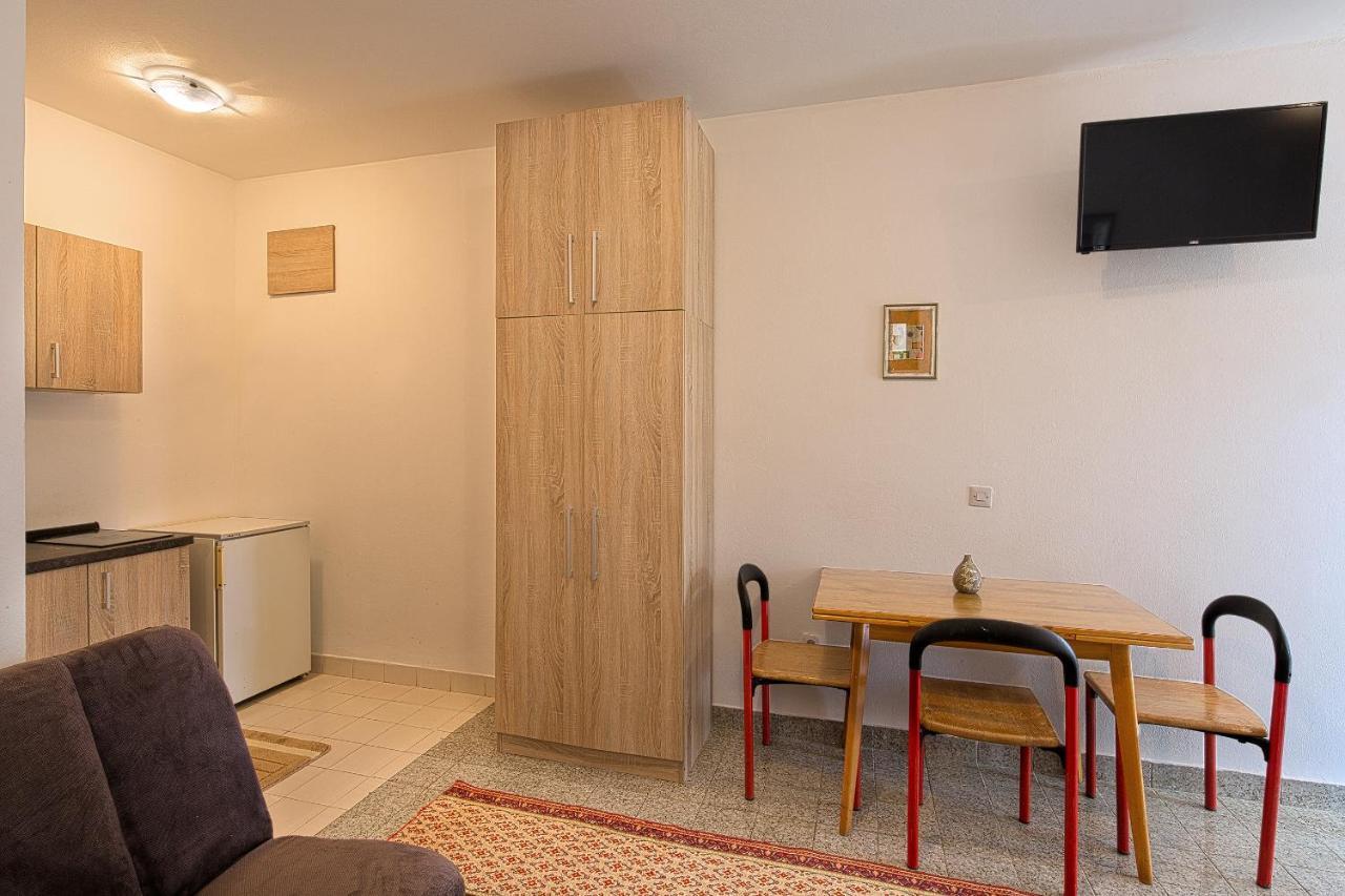 Madra Rooms And Apartments 부드바 외부 사진