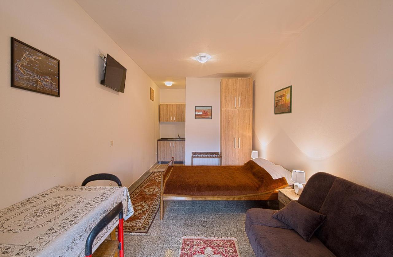 Madra Rooms And Apartments 부드바 외부 사진